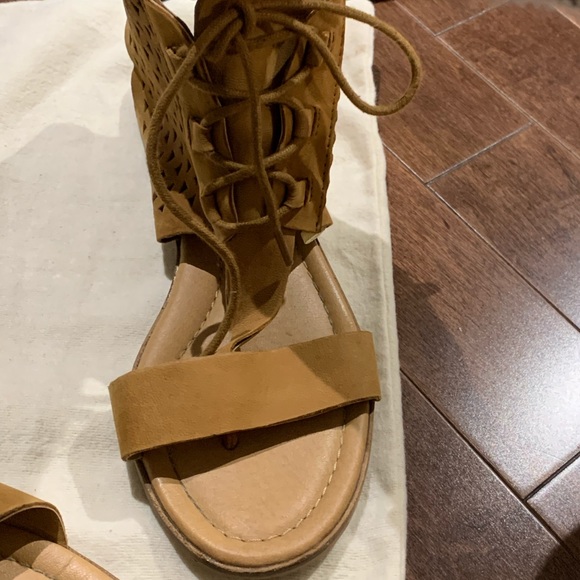 Tan Lucky Brand Sandals - Picture 5 of 7